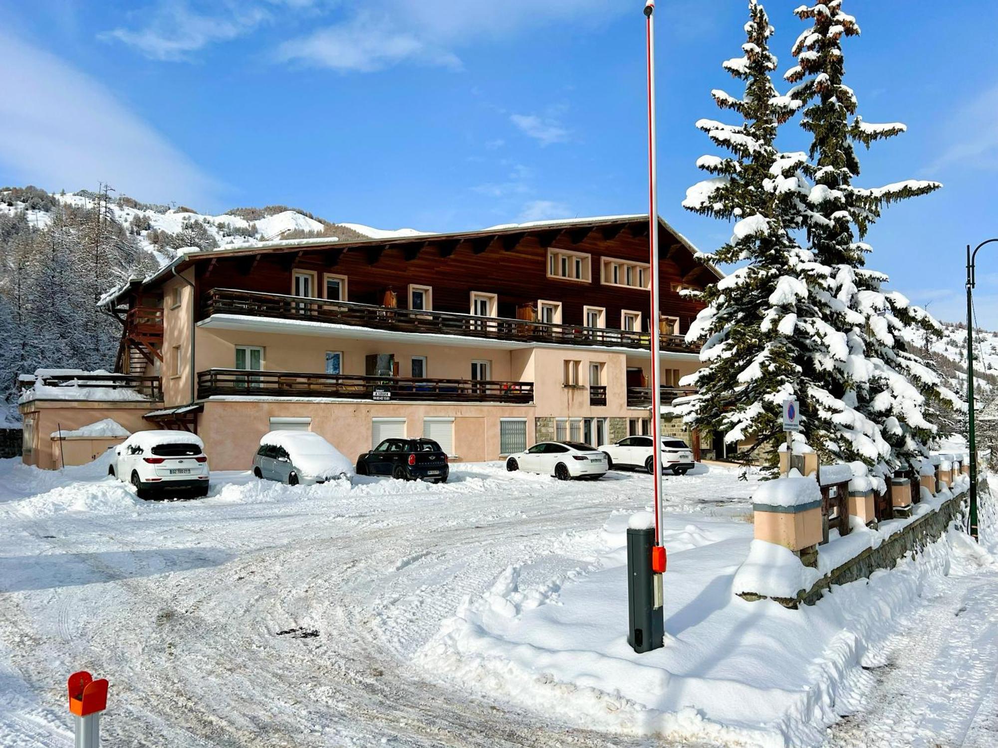 וארס Vars, Appart Spacieux Renove 4 Couchages Dans Chalet מראה חיצוני תמונה